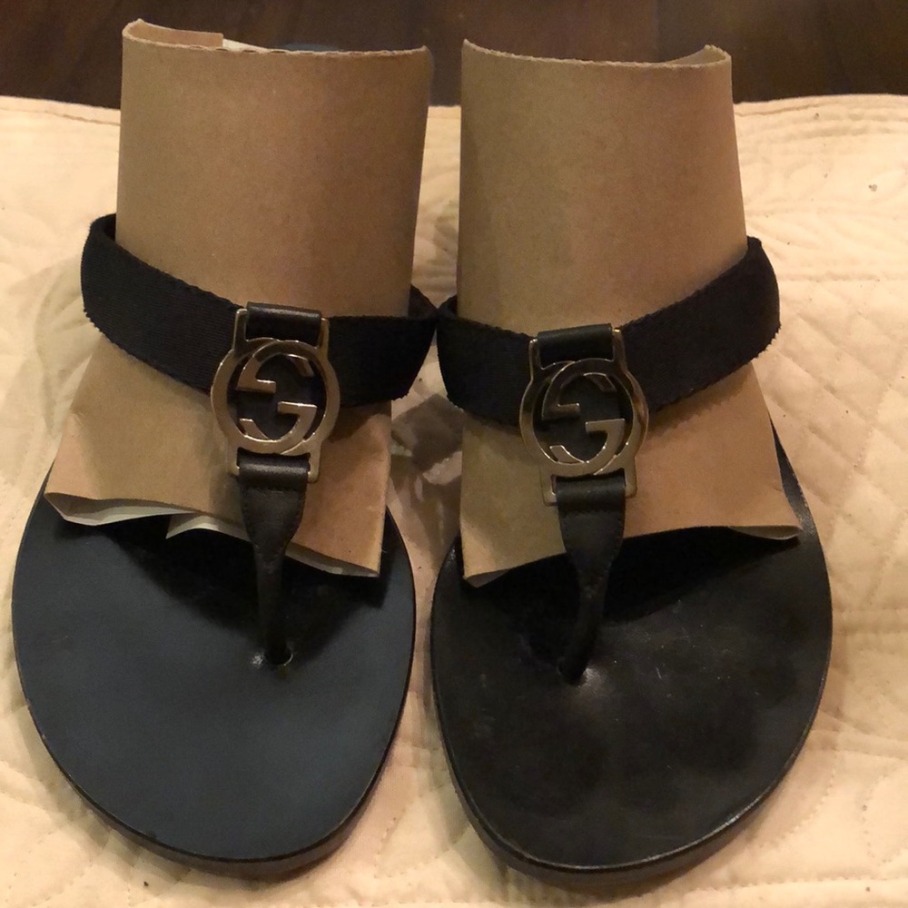 🌟Gucci lifford silver tone logo, stretch toe strap, stacked kitten heel sandals